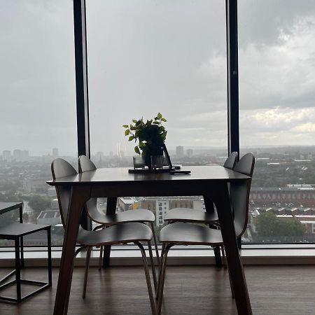 Luxury 2 Bedroom En-Suite Apartment Balcony Views แมนเชสเตอร์ ภายนอก รูปภาพ