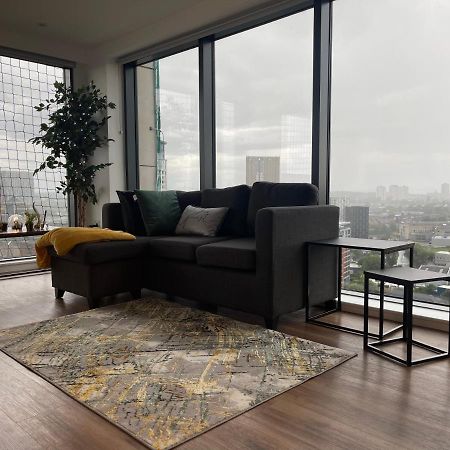 Luxury 2 Bedroom En-Suite Apartment Balcony Views แมนเชสเตอร์ ภายนอก รูปภาพ