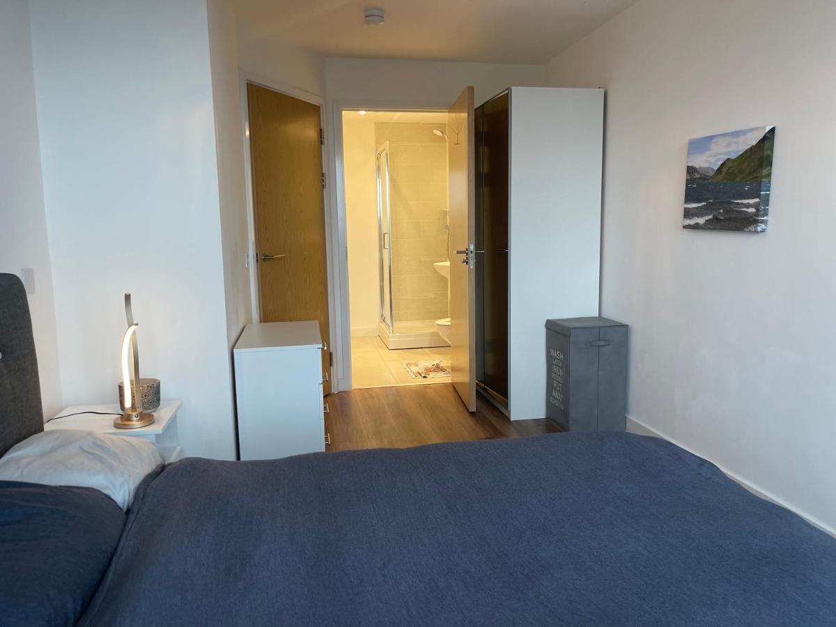 Luxury 2 Bedroom En-Suite Apartment Balcony Views แมนเชสเตอร์ ภายนอก รูปภาพ