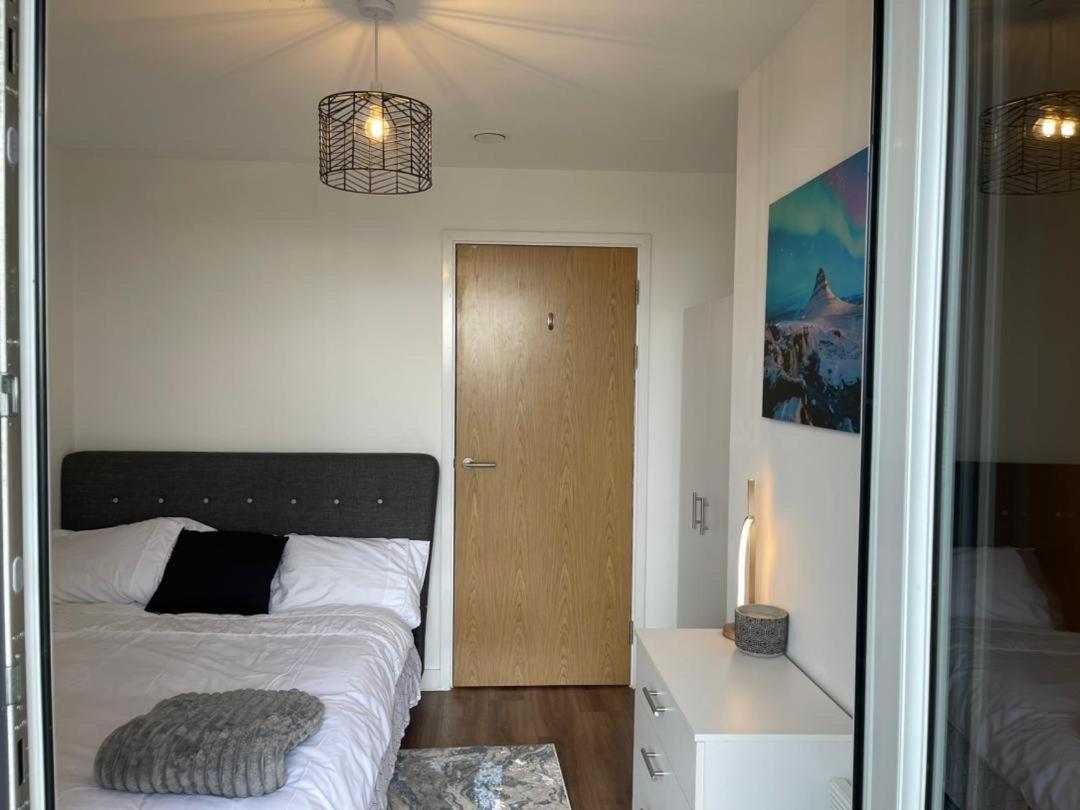 Luxury 2 Bedroom En-Suite Apartment Balcony Views แมนเชสเตอร์ ภายนอก รูปภาพ